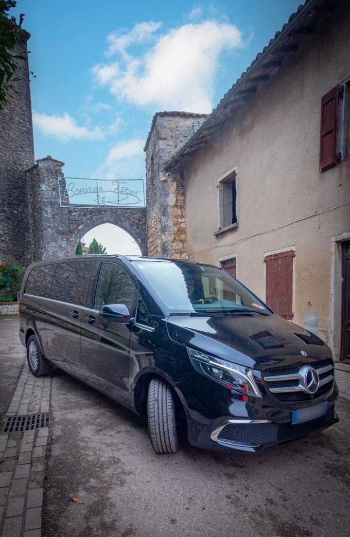 Chauffeur service for events in Lyon